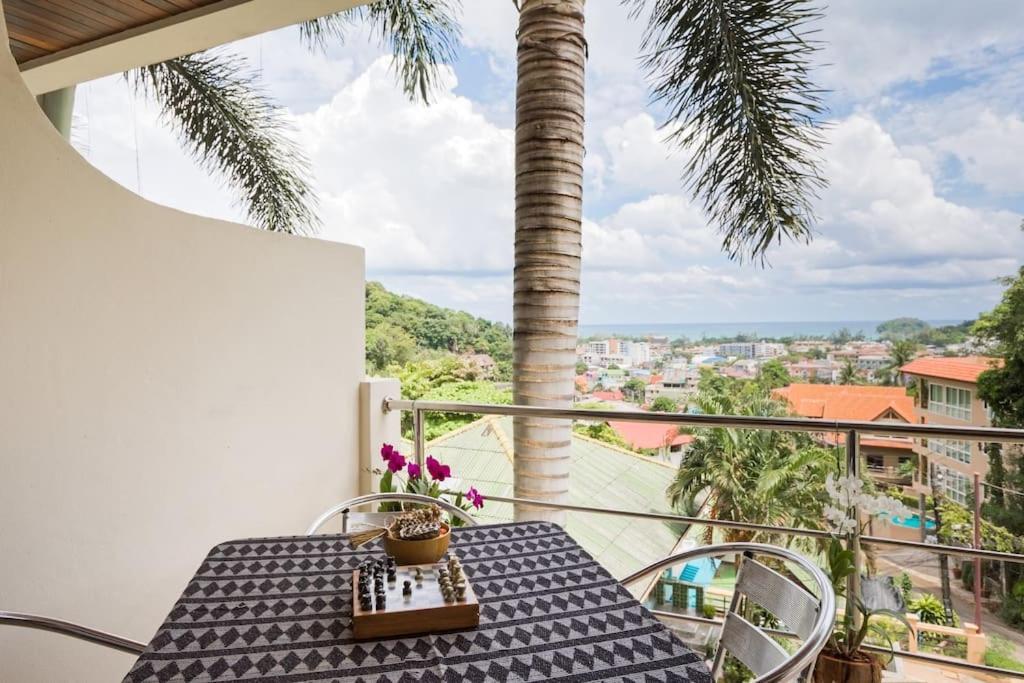 Mountain Seaview Luxury Apartments Bãi biển Kata Ngoại thất bức ảnh